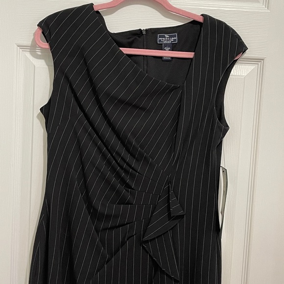 1037 NWT Pin Striped Sleeveless Ruched Dress - Picture 3 of 4